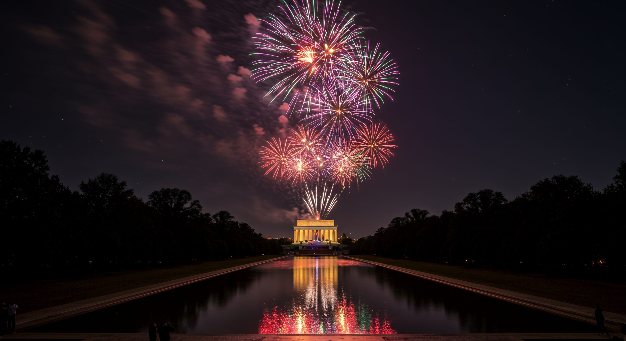 fireworks over the Lincoln Memorial